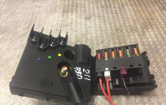 Mercedes-Benz E W211 Fuse box set 2115461141 A2115461141