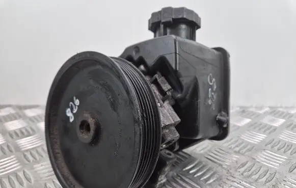 Mercedes-Benz C W204 Power steering pump A0044667001