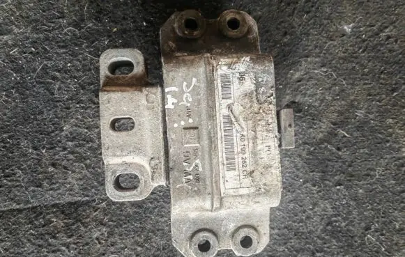 Volkswagen Scirocco Engine mount bracket 1K0199262CP