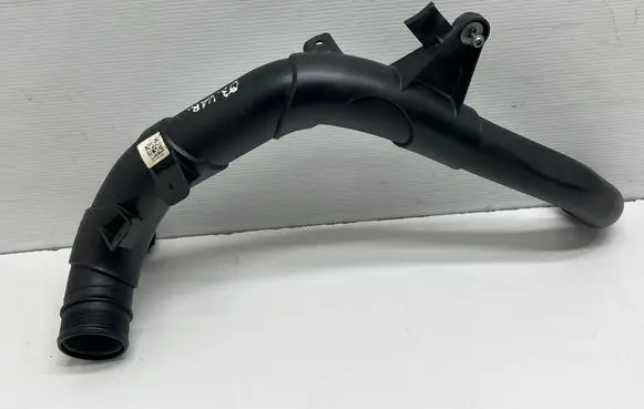 Audi Q3 F3 Intercooler hose/pipe 5Q0145840B