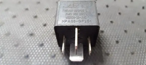 Volkswagen Golf IV Other relay 95VW10K705CA 7M0951265A