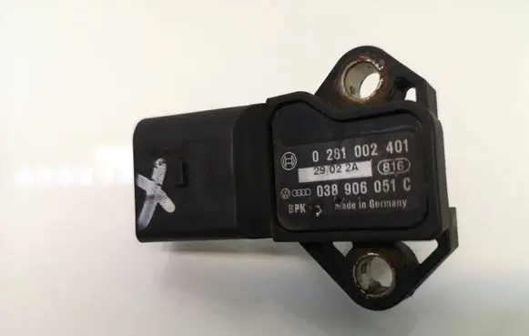 Volkswagen PASSAT B5.5 Intake air temperature sensor 038906051C 0281002401