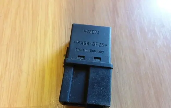 Mitsubishi Carisma Other relay MB953382 039