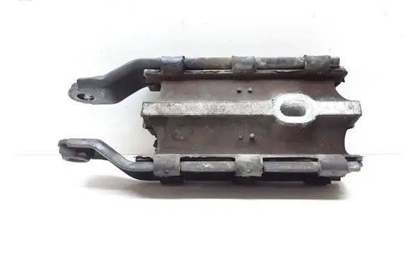 Volvo XC60 Engine mount bracket 31262935 8G9N6P082BA