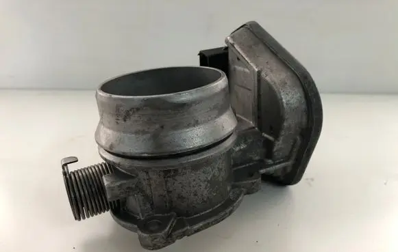 BMW 1 E81 E87 Throttle valve 7804373