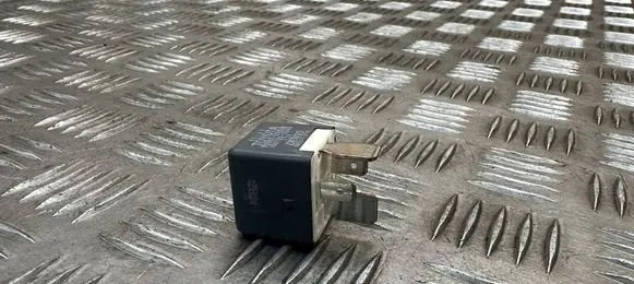 Toyota RAV 4 (XA40) Other relay 9098702025