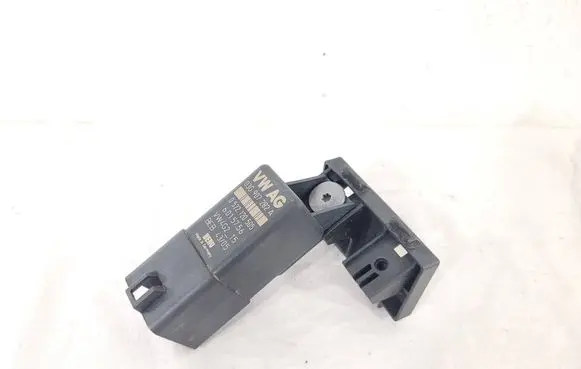 Volkswagen Golf V Glow plug pre-heat relay 03G907282A 6015756 0522120505