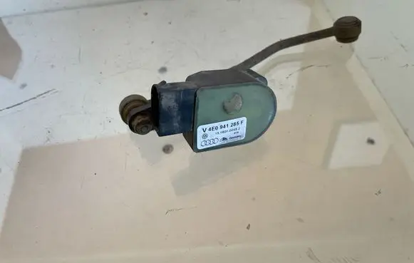 Audi A8 S8 D3 4E Headlight/headlamp level sensor 4E0941285F 15160100552