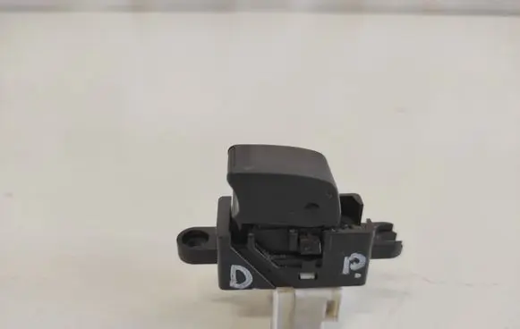 Nissan X-Trail T30 Electric window control switch