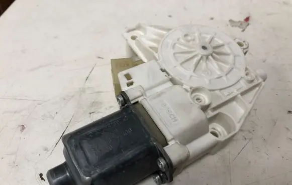 Mercedes-Benz C AMG W204 Front door window regulator motor A2048200242
