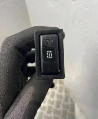 Toyota Avensis T250 Windscreen/window heater switch 153337