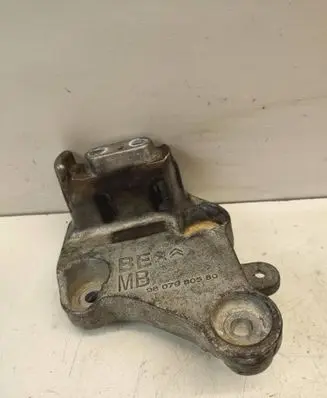 Citroen DS7 Crossback Engine mounting bracket 9807980580