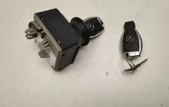 Mercedes-Benz CLS C218 X218 Ignition lock A2189054701