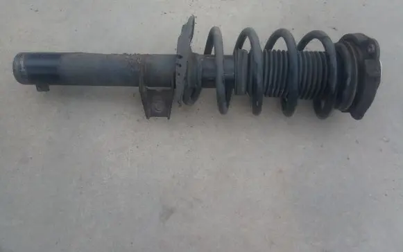 Volkswagen PASSAT B7 Front shock absorber/damper 3AA413031M