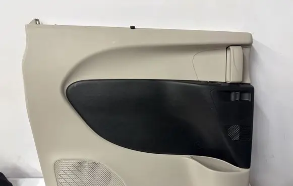Chrysler Pacifica Rear door card panel trim 5RP652D2AH 565913781