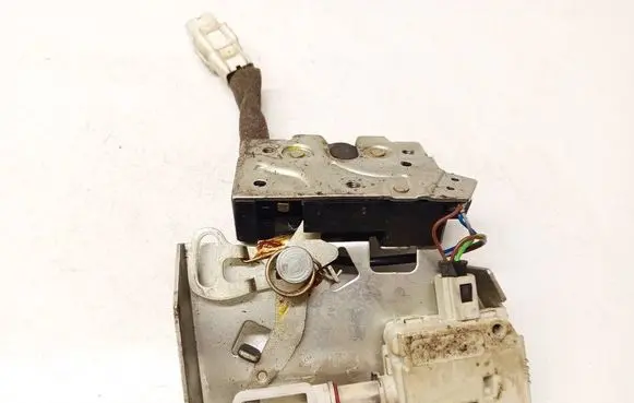 Ford Mondeo Mk III Tailgate/trunk/boot lock/catch/latch 2S71F43102AC