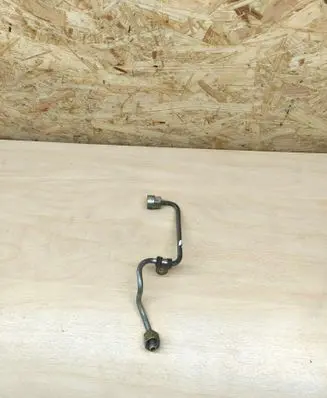 Volkswagen PASSAT CC Fuel injector supply line/pipe 