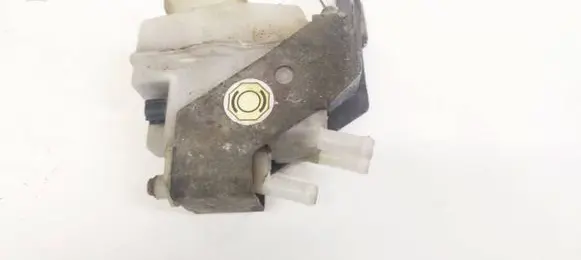 Mitsubishi Grandis Brake fluid reservoir 