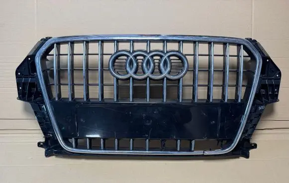 Audi Q3 8U Front bumper upper radiator grill 8U0853653A