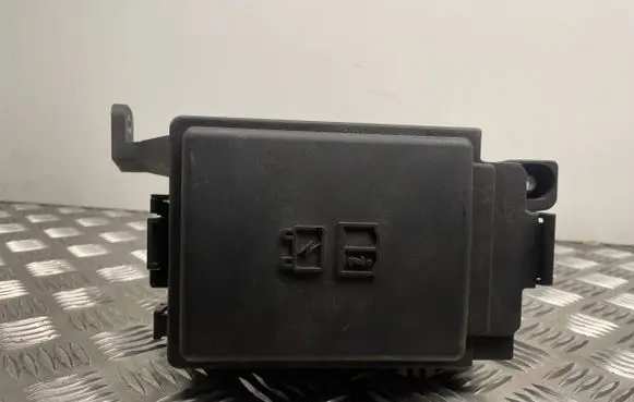 Jaguar XE Fuse module GX7314A076DA