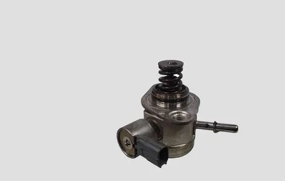 Nissan Juke I F15 Fuel injection high pressure pump 0261520074 2002173470
