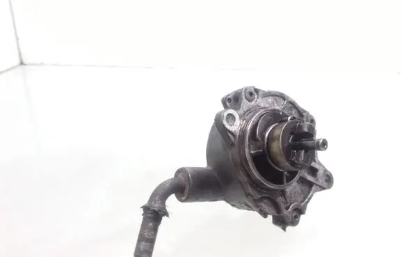 Mercedes-Benz C W203 Vacuum pump A61123065