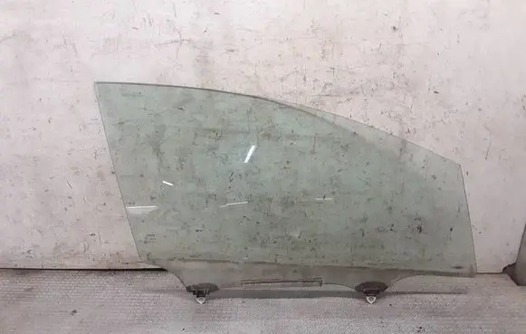 Toyota Verso Front door window glass four-door