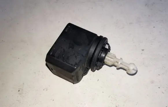 Audi A6 S6 C6 4F Headlight level adjustment motor 00883000 008830