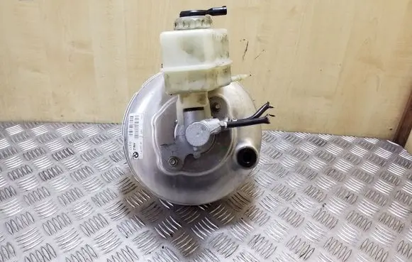BMW X3 E83 Brake booster 32067199