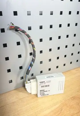 BMW 5 E60 E61 Air suspension control unit module (rear) 6766280 3714676628001 0561854461500400