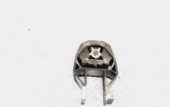 Volvo C30 Engine mount bracket 31330017