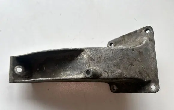BMW 5 E39 Engine mounting bracket 1092973