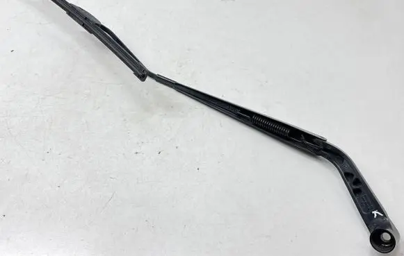 Nissan Navara D23 Windshield/front glass wiper blade H71G227 288864KJ0B