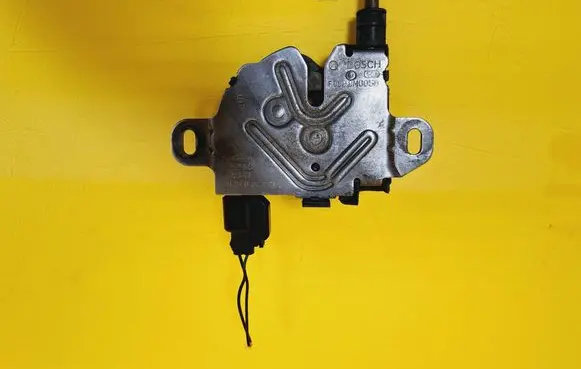 Ford Focus Engine bonnet/hood lock/catch XS4116700CC