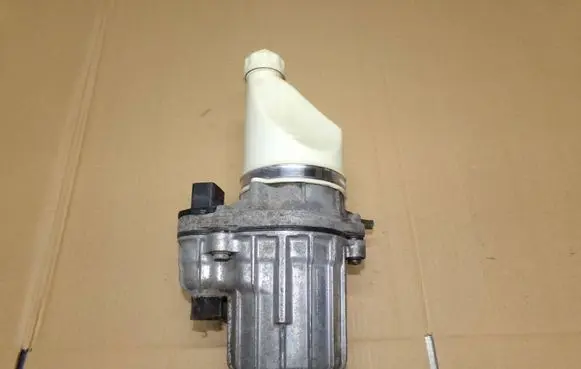 Opel Astra H Power steering pump 13188613