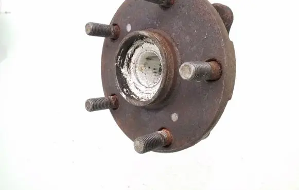 Toyota RAV 4 (XA40) Front wheel hub