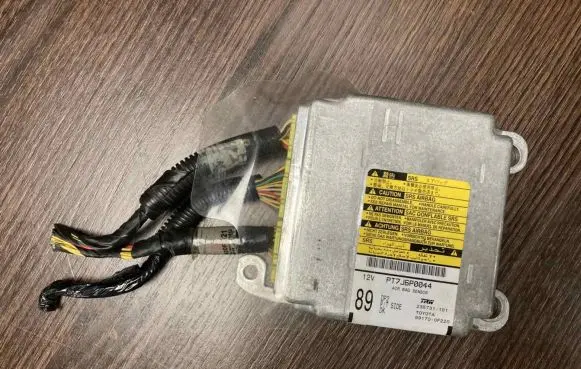 Toyota Avensis Verso Airbag control unit/module 8917044050 235731101