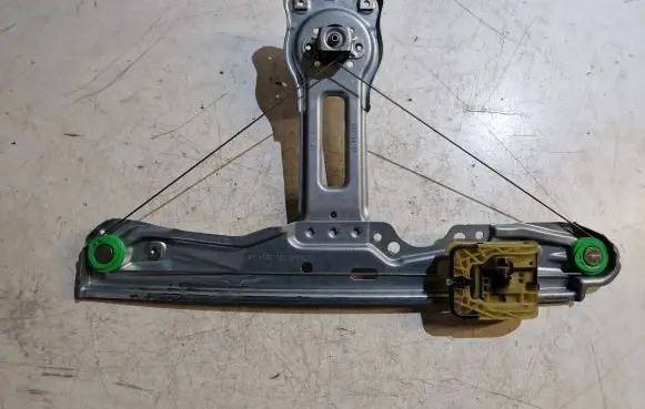 Ford C-MAX II Front door window regulator with motor AM51R27000