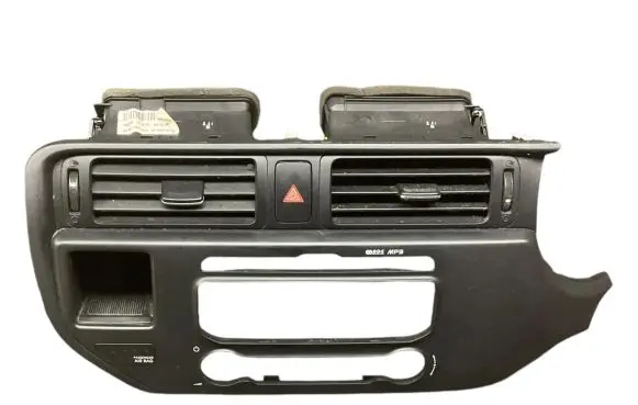 KIA Rio Radio/GPS head unit trim 847411W900 81068248 8106738