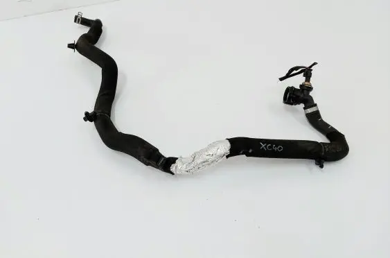 Volvo XC40 Engine coolant pipe/hose 32339737
