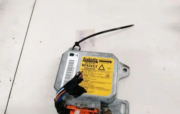 Renault Laguna I Airbag control unit/module 7700414216C 550449100