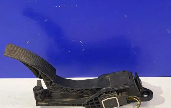 Mercedes-Benz ML W164 Accelerator throttle pedal A1643000004