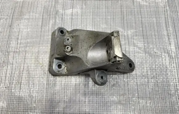 Porsche Cayenne (9PA) Engine mounting bracket 7L8199307B