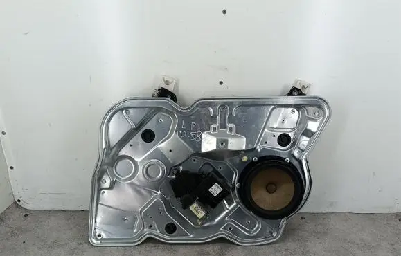 Skoda Octavia Mk2 (1Z) Front door window regulator with motor 