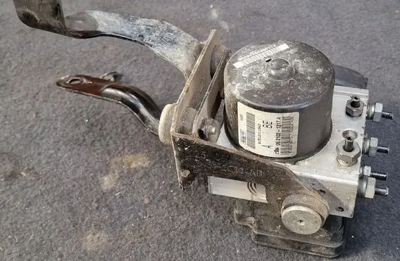 Ford Fiesta Master brake cylinder 8V512M110AD