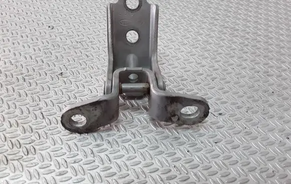 Hyundai Tucson LM Front door lower hinge 