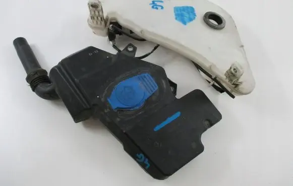 Audi A3 S3 A3 Sportback 8P Windshield washer fluid reservoir/tank 4G8955451E