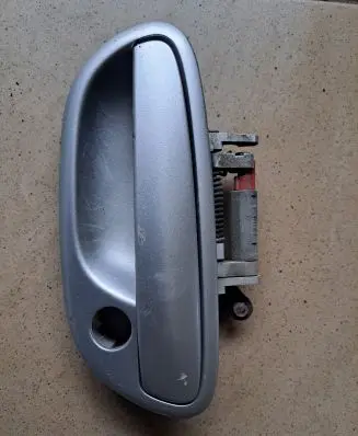 Subaru Legacy Front door exterior handle