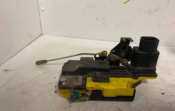 Volvo S80 Rear door lock 8650554