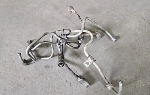 Mitsubishi L200 Fuel injector supply line/pipe 
